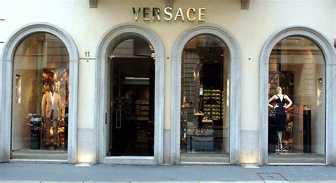 quotazione azione versace|Capri Holdings aumenta guidance. Per Versace ricavi oltre 1 .